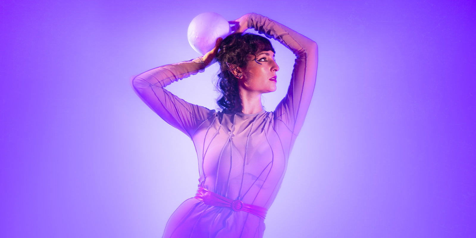 QUEEN OF SWORDS SIGNS TO GBR